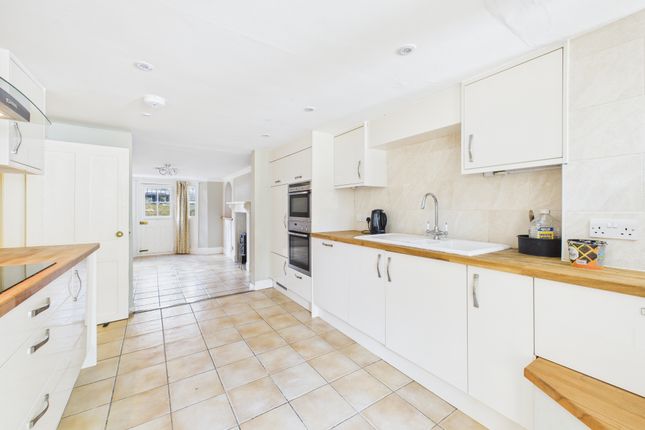 Cam02545G0-Pr0486-Still018