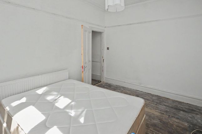 15 Netherfield Road, London photo 5