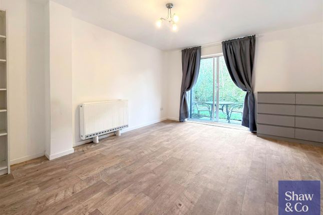24, Tanglewood Way, Feltham photo 2