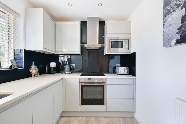 3 Kensington House, Upper Dunnymans, Banstead photo 4