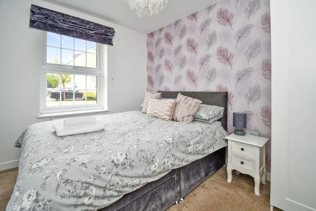Flat for sale in Canal Close, Bradford