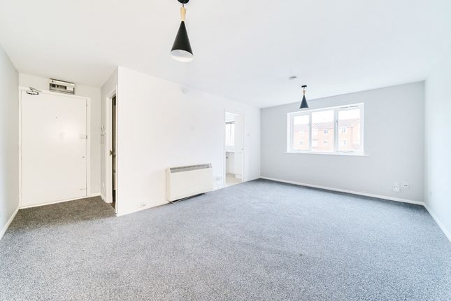 Flat for sale in New Road, Mitcham