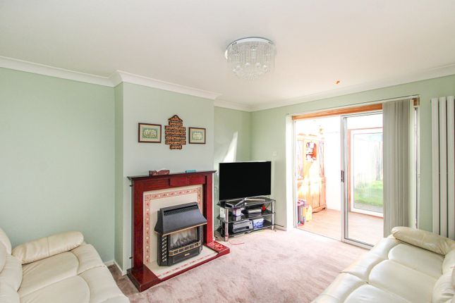 10, Jordans Crescent, Crawley photo 4