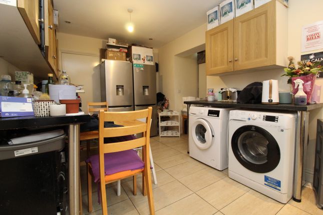 Thumbnail Room to rent in Central Road, Morden
