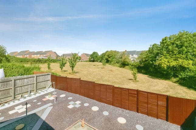 9, Willow Crescent, Barry photo 2