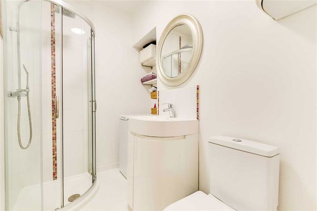 Flat 107, Portsea Hall, Portsea Place, London photo 4