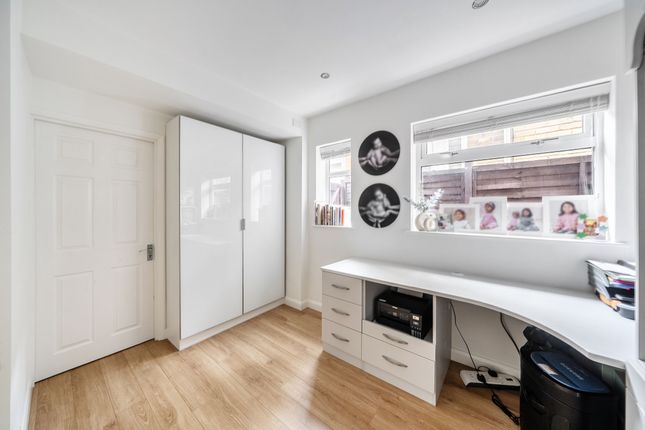 4 Sequoia Park, Pinner photo 3