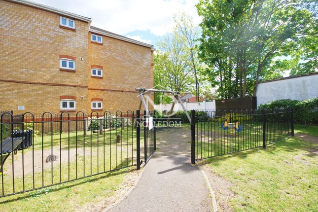 49 Dominion Close, Hounslow photo 4