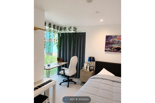 Flat, Goldsmith Apartments Brigadier Walk, London photo 5