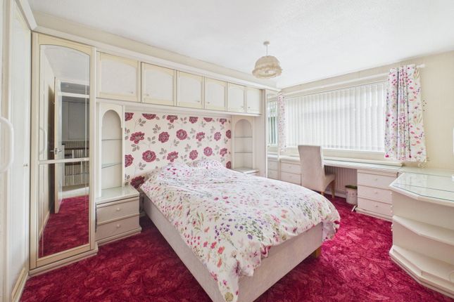 2, Waterfield Close, Horsham photo 4