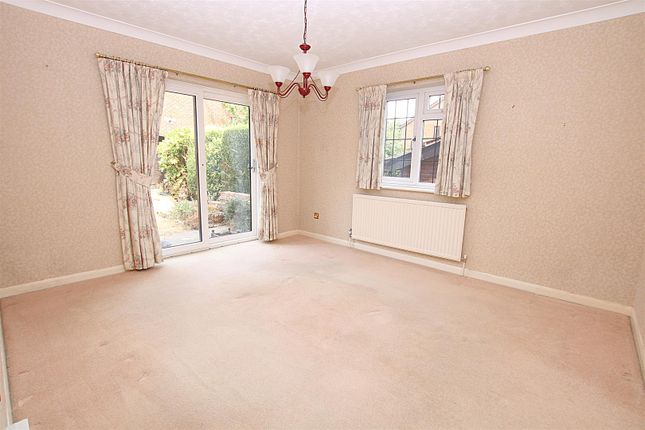 19, Ravens Croft, Northampton photo 4