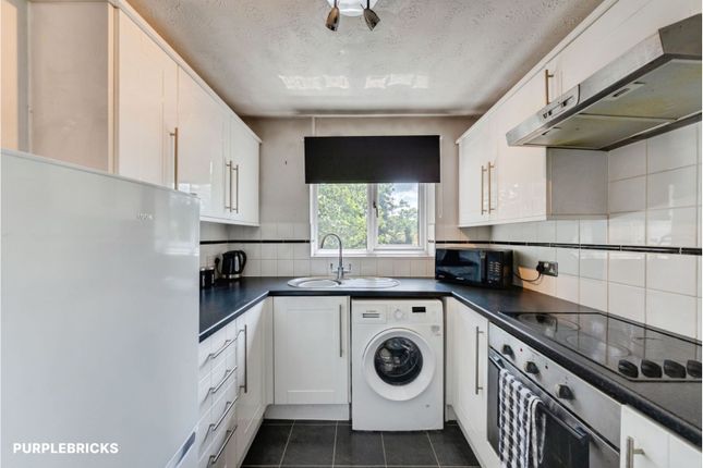 Winston Close, Greenhithe photo 4
