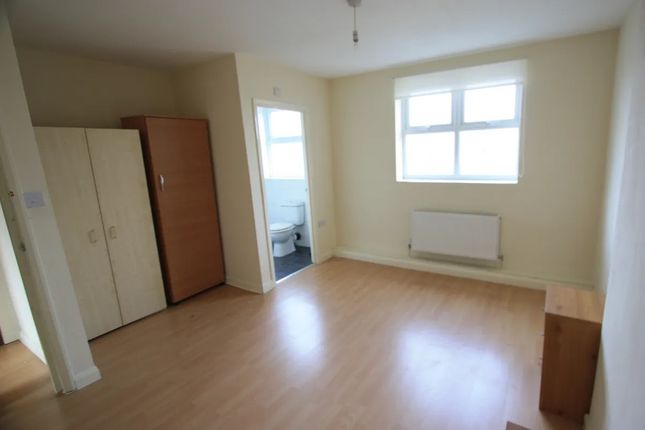 34, Lavender Hill, London photo 3