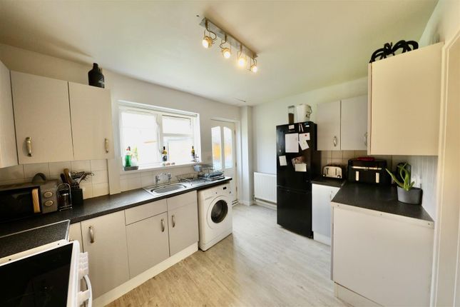 22, Calder Grove, Hull photo 4