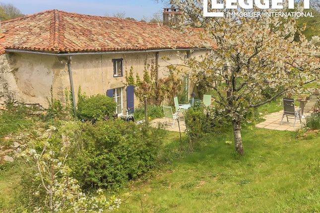 Thumbnail Villa for sale in Azay-Sur-Thouet, Deux-Sèvres, Nouvelle-Aquitaine