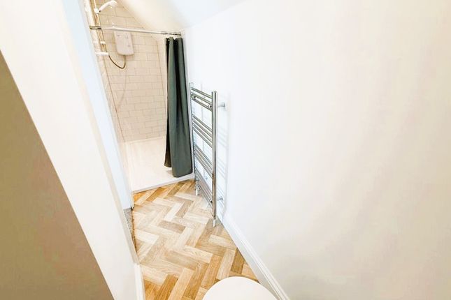 Room 3, 98, Upper Brighton Road, Lancing photo 2