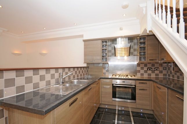 4 Rosebery Mews,, Rosebery Road, London photo 3
