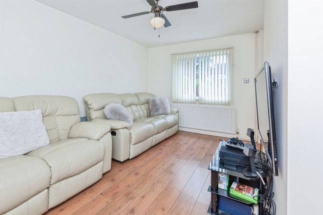 11, Lady Leys, Leicester photo 3