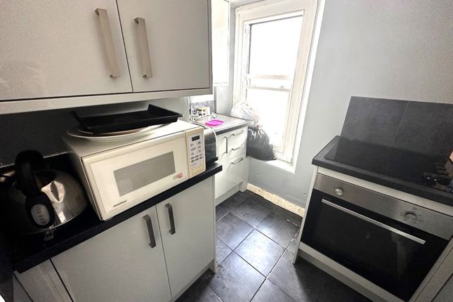 Flat 3c, 15-17 Honey Street, Bodmin photo 2