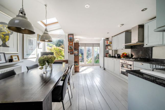 28, Glebe Street, London photo 4