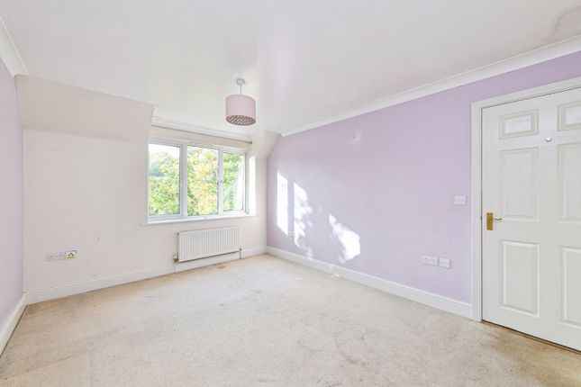 Flat 8, Burgess House, 6, St. Lukes Road, Surrey photo 4