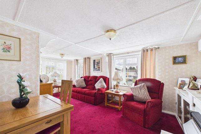 94, Staverton Park, Cheltenham photo 2