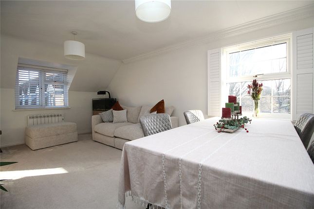 37, York Mews, Alton photo 2
