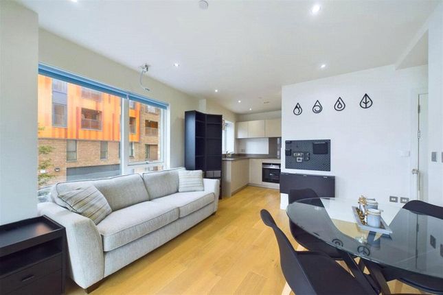 102,, Lotus House, 35 Ovex Close, London photo 4