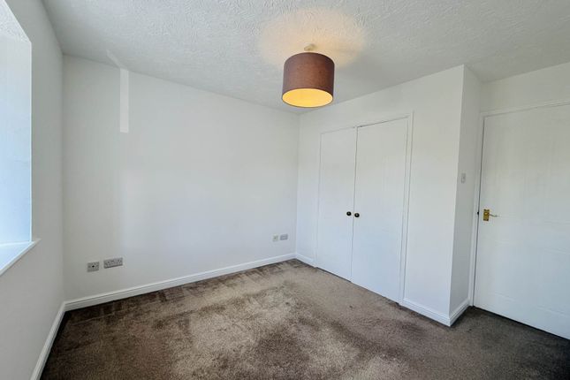 28, Chinnock Brook, Didcot photo 4
