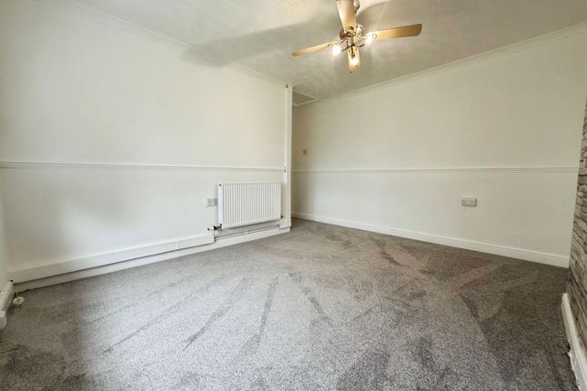 26 Moredon Park, Swindon photo 3