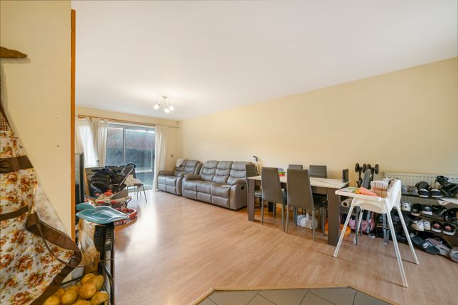 Redbourn Court, Newham Way, London photo 3