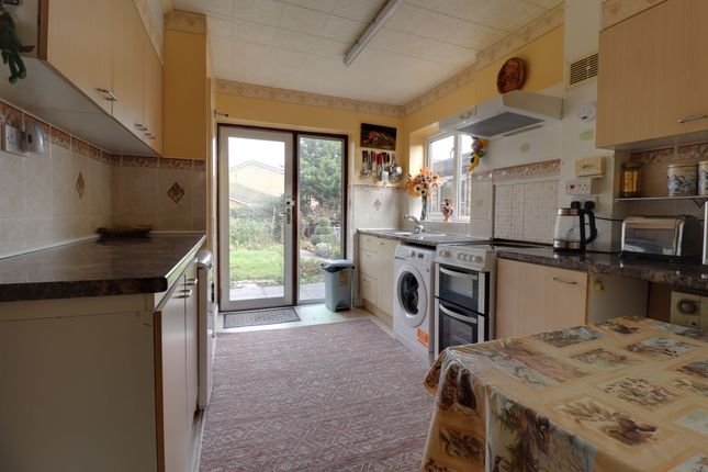 42 Harcourt Way, Stafford photo 4
