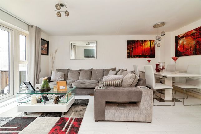 25, Peregrine Way, Hatfield photo 3