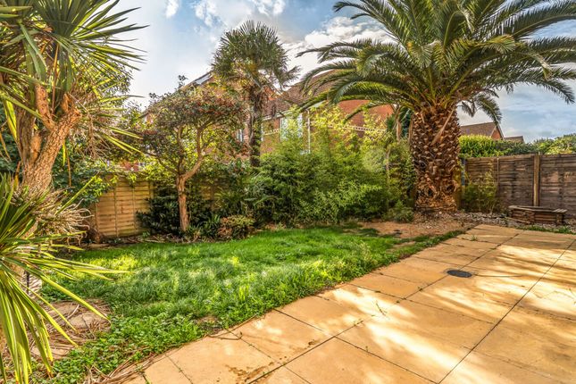 4 Pacific Way, Chichester photo 4