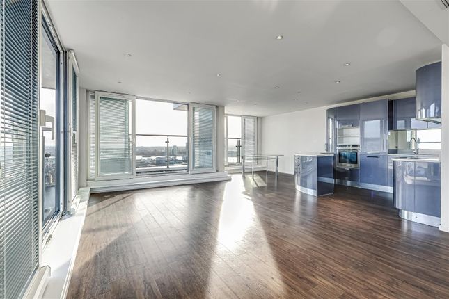 Flat to rent in The Oxygen Apartments, Royal Victoria Dock