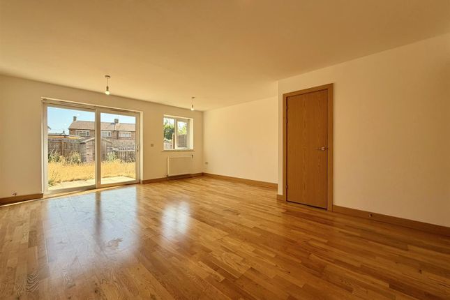 40, Evergreen Drive, West Drayton photo 2