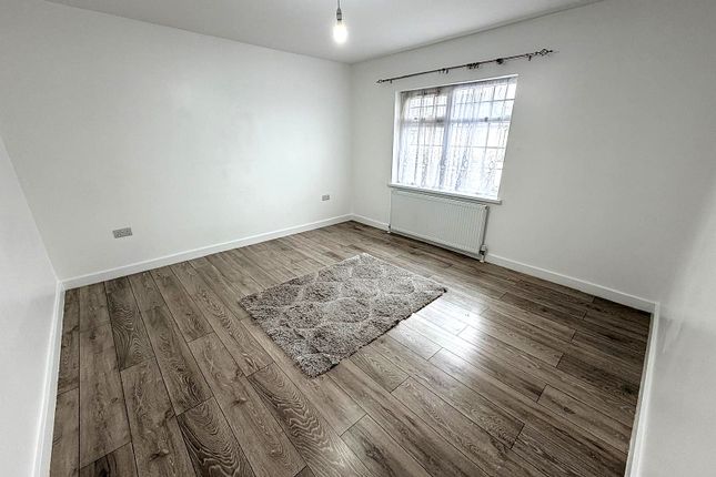 x, Brocket Way, Chigwell photo 3