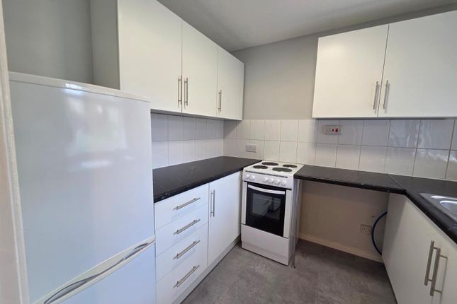 5, Heol Lewis, Caerphilly photo 2
