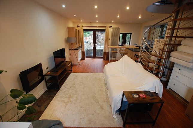 92, Carrhill Road, Ashton-under-Lyne photo 4