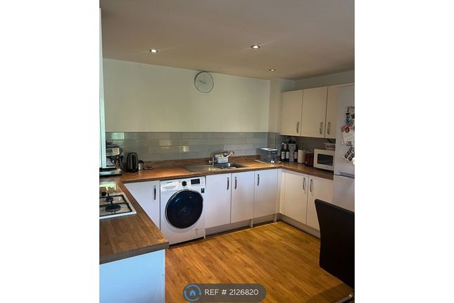 Flat, Dyson Drive Uxbridge, Ub10 0Gj photo 3