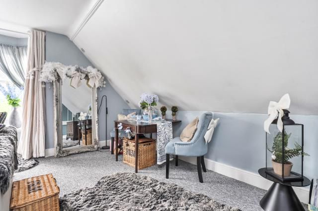 5, Bucklebury Place, Woolhampton photo 4