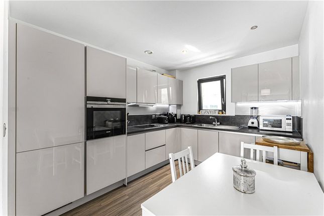 Flat 4, 11, Ashwin Street, London photo 2