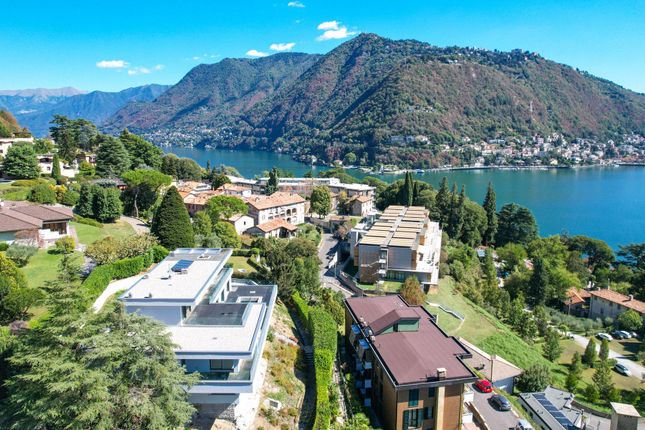Terraced house for sale in Lake Como, Lombardy, Italy