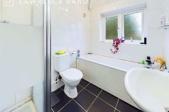 216 Woodlands Avenue, Ruislip photo 4