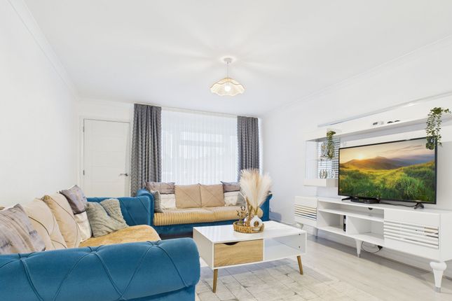 30 Newbery Close, Reading photo 4