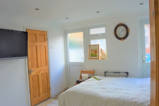 58, Florence Road, Southall photo 4
