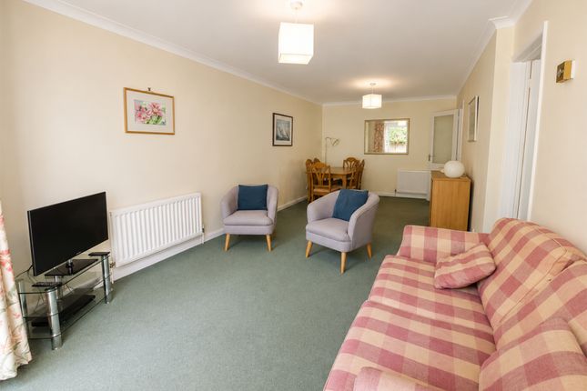 5, Mariners Court, Lymington photo 3