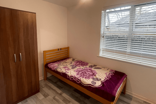 Flat to rent in Garner Court, Douglas Road, Stanwell, Staines
