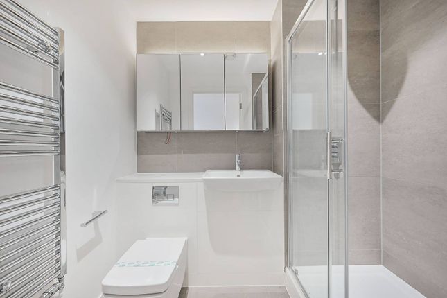 Flat for sale in Singapore Road, Ealing, London