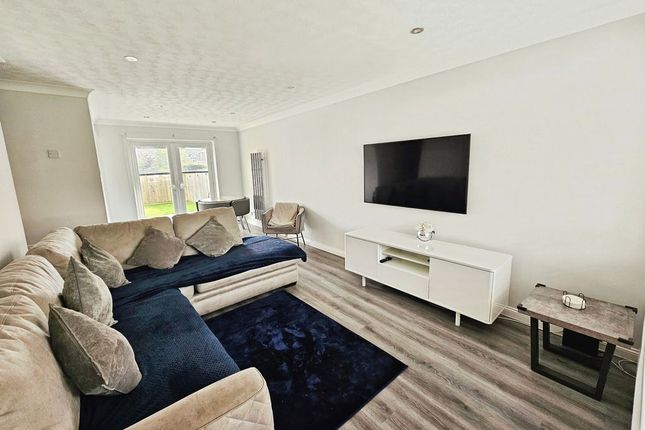 6, Greenfield Drive, Choppington photo 2